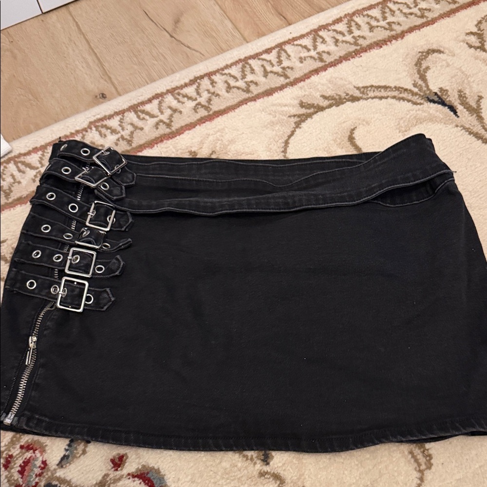 Black Buckle Detail Denim Skirt Superdown